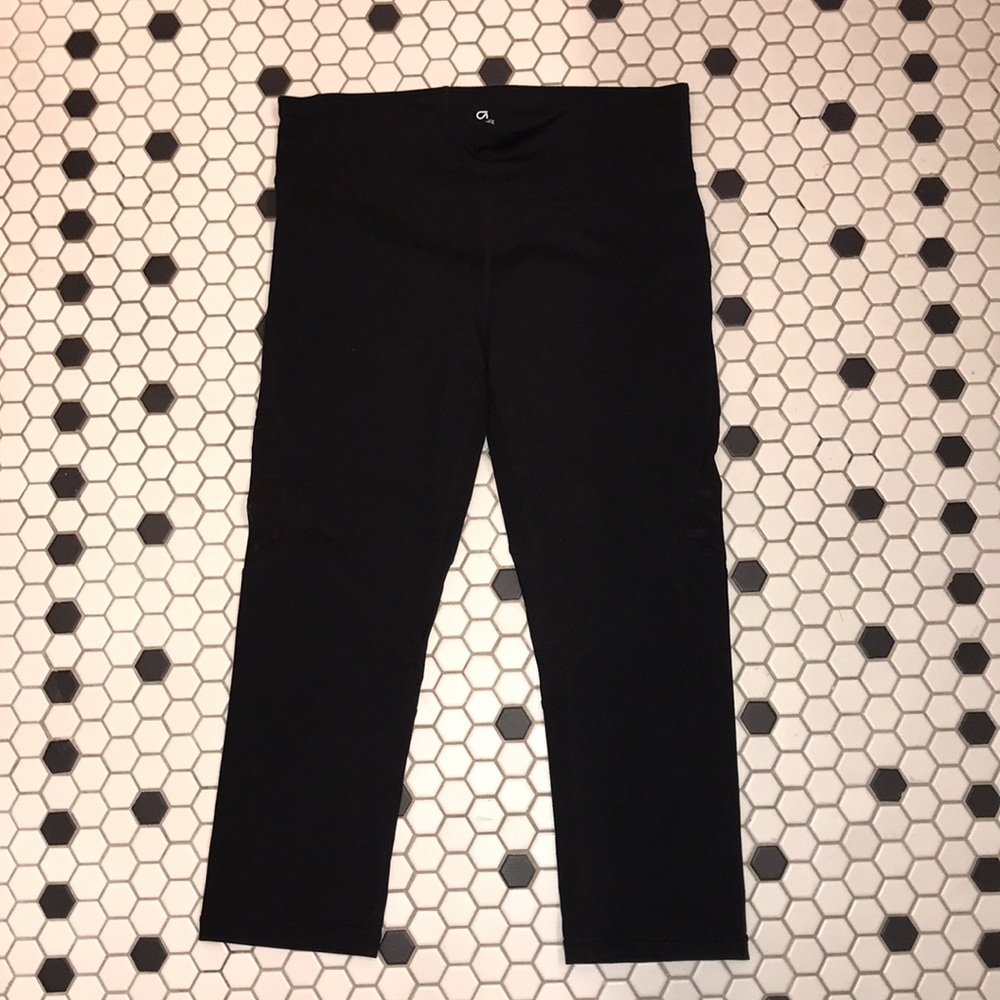 Women’s mesh Gap capri leggings